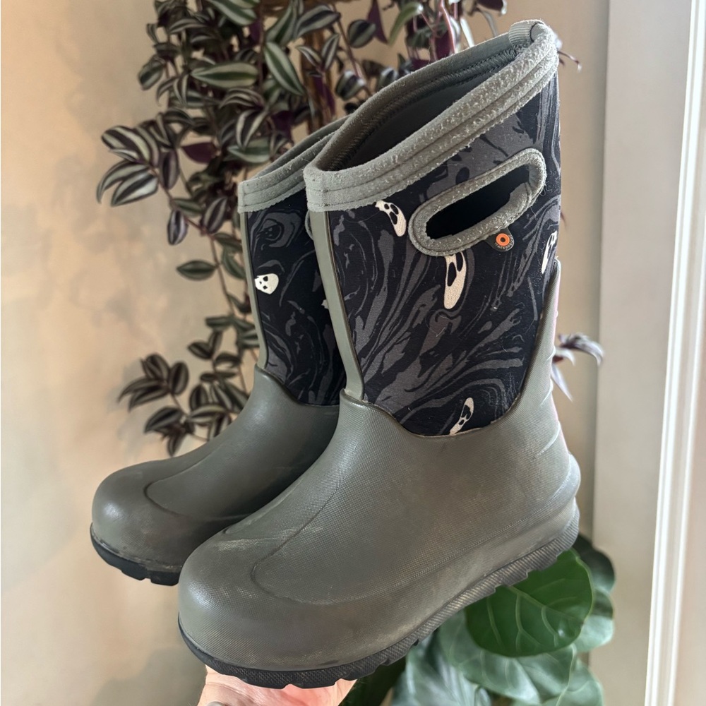 Bogs Neo Classic “Spooky” Winter Boots